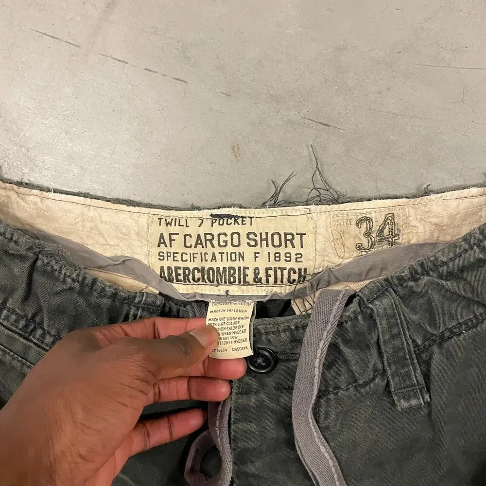 Baggy Y2K Abercrombie and Fitch cargo board shorts 34